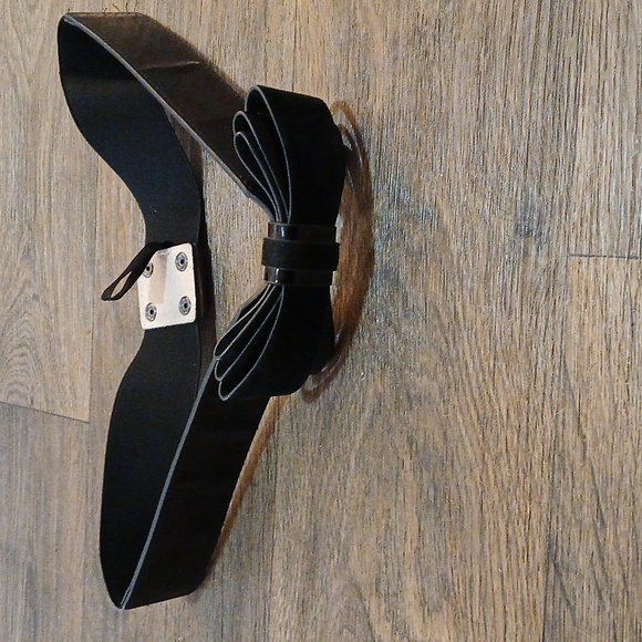 WHBM Black Patent Leather with Suede Bow Belt. - Picture 5 of 13